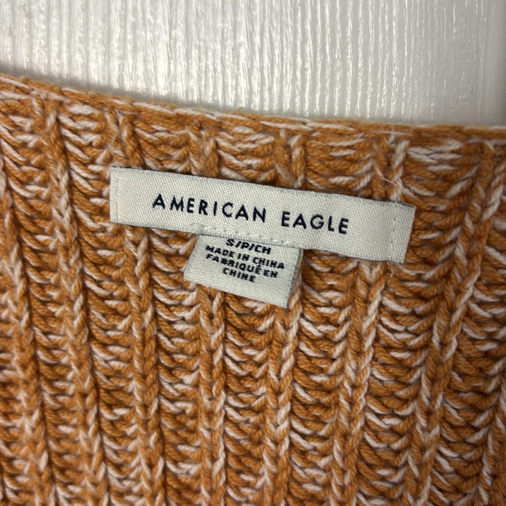 American Eagle Striped Tan and White Women's Slightly cropped Sweater sz Small - Picture 8 of 8